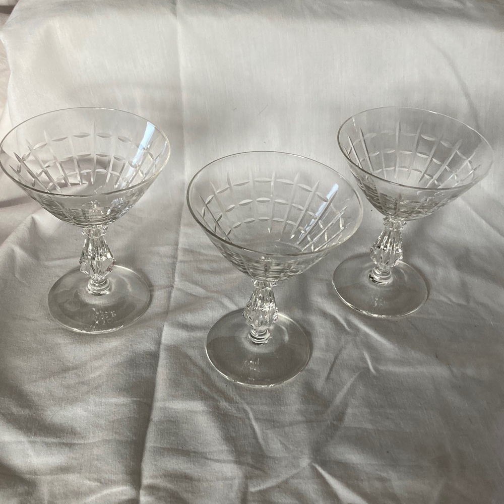 Elegant Crystal Wine Glass Set